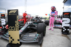 Mercedes aiming to start Hamilton contract talks in days