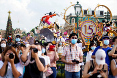 Visitors enjoy the opening show of the Castle of Magical Dreams at Hong Kong Disneyland Resort, following the coronavirus disease (COVID-19) outbreak in Hong Kong, China November 20, 2020. 