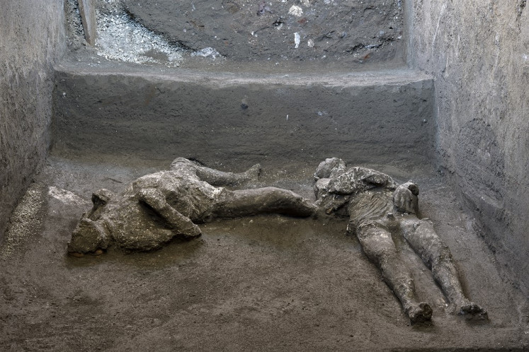 Remains of two victims of 79 AD volcanic eruption unearthed at Pompeii -  World - The Jakarta Post