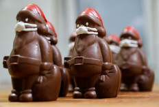 Chocolate Santas in marzipan masks: A coronavirus Christmas in Hungary