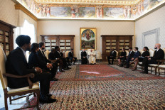 Pope derides anti-mask movements, backs racial justice campaign 