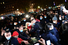 Anger in France over 'scandalous' dispersal of Paris migrants 
