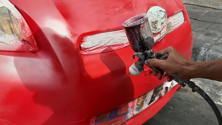 Spray and dry: After the applied putty is polished, it is time to spray a coat of paint.