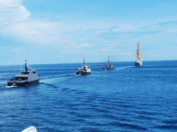 The Naval Academy (AAL) tallship KRI Bima Suci (right) sails with warships from the Second Fleet Command (Koarmada II) during a joint tactical maneuver exercise in the waters off Tarakan, North Kalimantan, on Wednesday. KRI Bima Suci is sailing across the country as part of the curriculum for the ALL cadets.