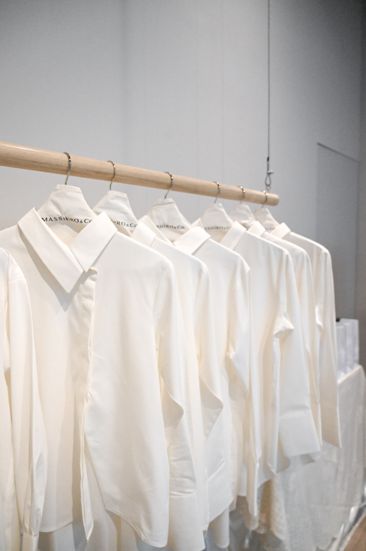 Fashion staple: Specializing in white shirts for women, MASSHIRO&Co. launched its new collection “MATTERS”, which is created using TENCEL fibers. Each item in the collection has long sleeves, with sleek and slightly oversized silhouettes.