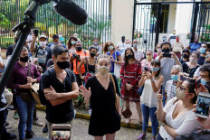People gather in front of the culture ministry to show solidarity with dissident artists and to demand a dialogue over limits on freedom of expression, in Havana, Cuba, on November 27, 2020. 