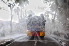 A police water cannon sprays disinfectant in Tebet, South Jakarta, on Nov. 23. The cumulative number of COVID-19 cases in Indonesia has surpassed 500,000. JP/Seto Wardhana