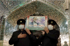  Funeral begins for assassinated Iran nuclear scientist 