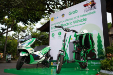 In collaboration with the state-owned electricity company’s local branch, PLN IUD Bali, the Bali Transportation Office, PT Pegadaian, Astra Honda Motor and Panasonic, Grab on Nov. 26 launched 30 electric motorcycles (EMs) and seven public electric vehicle battery swap stations (SPBKLU) in the island province.
