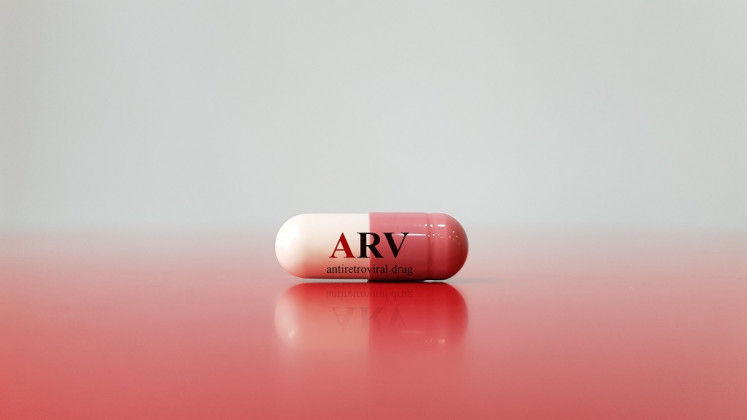 Para sobrevivir: las personas que viven con el VIH / SIDA necesitan tomar medicamentos ARV todos los días para mantener y mejorar la calidad de sus vidas y ayudar a prevenir la propagación de la infección a otras personas.