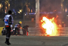 Grosjean leaves Bahrain hospital after fireball crash