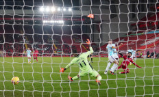 Tottenham back on top but Liverpool fires warning