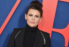 Viewers 'hungry' for LGBT+ movies, says 'Happiest Season' director Clea DuVall