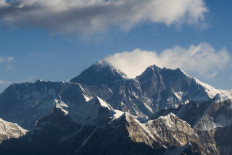 Everest 'grows' as China, Nepal agree new height
