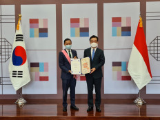 South Korea confers highest diplomatic award to former minister Thomas Lembong