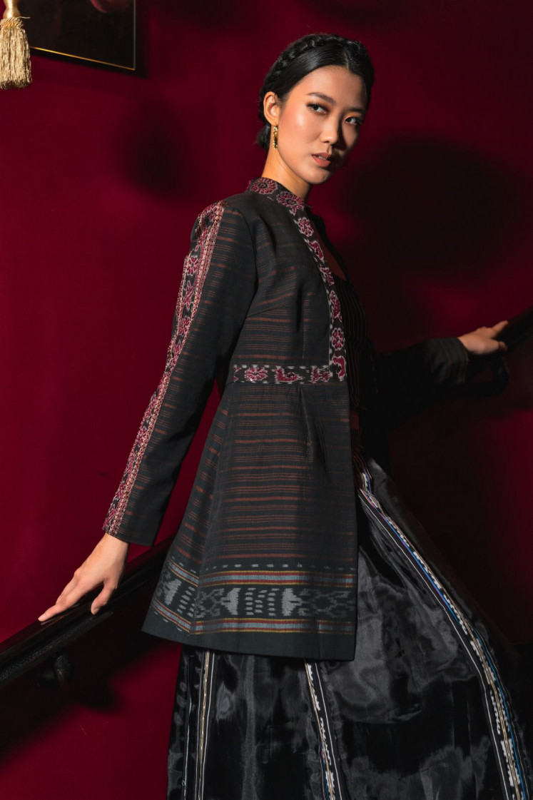 Ethnic chic: An outer in “Romansa Tanimbar” collection can also be worn as an evening outfit.