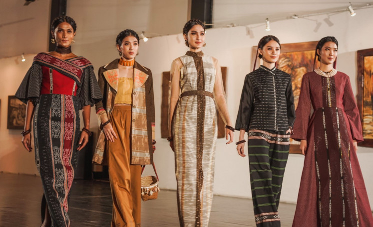 Cultural couture: Models wear five looks from “Romansa Tanimbar”, the latest collection from Didiet Maulana’s premium label, Svarna by IKAT Indonesia. 