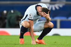 Chelsea loses at Everton as Manchester derby ends in stalemate