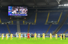 Lazio's defensive mishap hands Verona 2-1 win