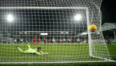 Leader Tottenham, Liverpool held, Arsenal beaten by Burnley 