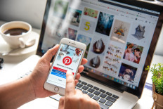 Popular online bulletin board Pinterest will pay former chief operating officer Francoise Brougher $20 million in a deal reached to settle a gender discrimination suit.