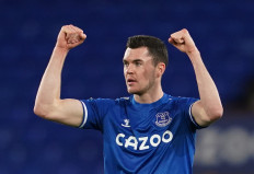 Liverpool smashes seven past Palace, Arsenal loses again