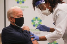 Nurse practitioner Tabe Mase gives U.S. President-elect Joe Biden a dose of a vaccine against the coronavirus disease (COVID-19) at ChristianaCare Christiana Hospital, in Newark, Delaware, U.S. December 21, 2020. 