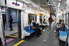 'It will be boring, but safer': Doctors plead Jakartans to stay home for year-end holidays