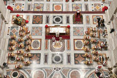 Be humble, pope tells Vatican administrators in toned-down Christmas greeting