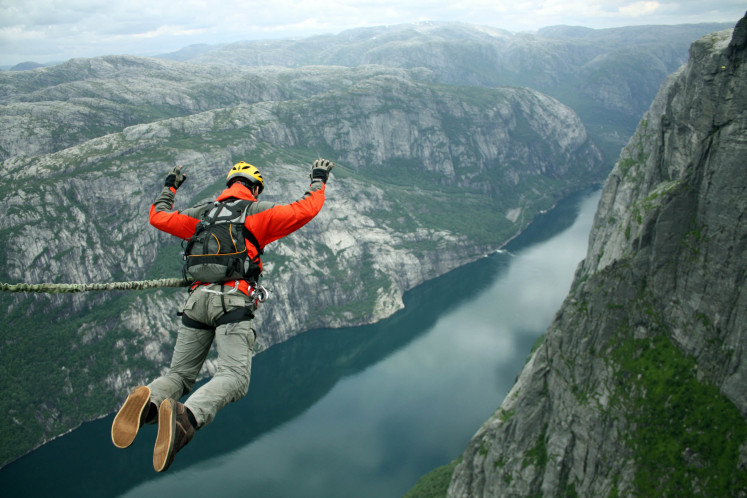 Extreme pleasure: A man makes a bungee jump, challenging his adrenaline. He jumps from a height while his body is connected to an elastic chord. A study has found that such jumps raise the level of endorphins in the blood, which produce feelings of intense pleasure.