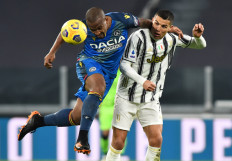 Ronaldo double lifts Juve as Milan stays top ahead of Inter 