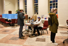 Polls close in Georgia vote, US Senate in balance 