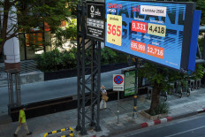 Bangkok to ease some dining restrictions, offer vaccine to restaurant staff