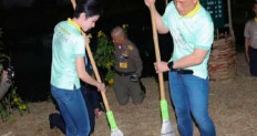  Thai king sweeps prison floors alongside consort 