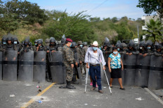 Guatemala police fire tear gas, disperse US-bound migrant caravan 