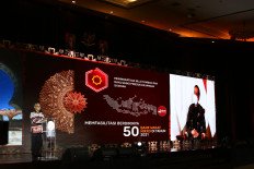 Jokowi calls on OJK to 'show fangs' and protect investors, boost confidence