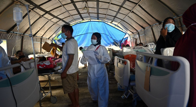 Medics in Mamuju overwhelmed by quake casualties