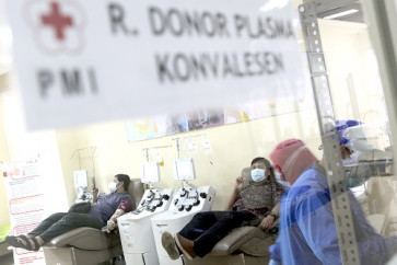 Potential therapy: People who recovered from COVID-19 donate convalescent plasma on Tuesday at the Indonesian Red Cross Jakarta&rsquo;s blood donation center on Jl. Kramat Raya in Central Jakarta. The government on Monday launched the National Convalescent Plasma Drive to increase the recovery rate and reduce the fatality rate of COVID-19 patients.