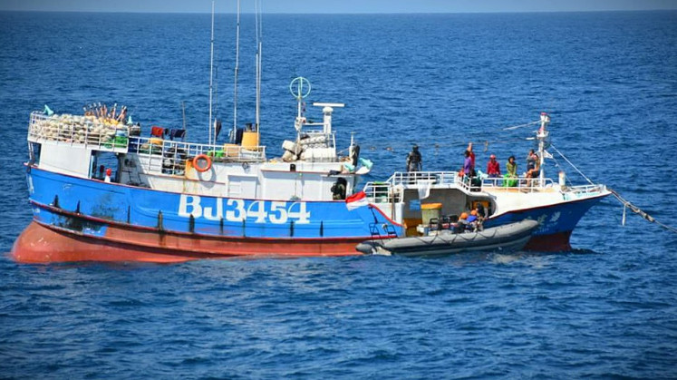 Indonesian Navy personnel from KRI Usman Harun 359 (not pictured) raft up their dinghy with Taiwanese fishing vessel Hai Chien Hsing 20 on Jan. 22, 2021, to perform a visit, board, search and seizure (VBSS) to enforce maritime laws on illegal, unreported and unregulated (IUU) fishing in the North Natuna Sea, Riau Islands province.