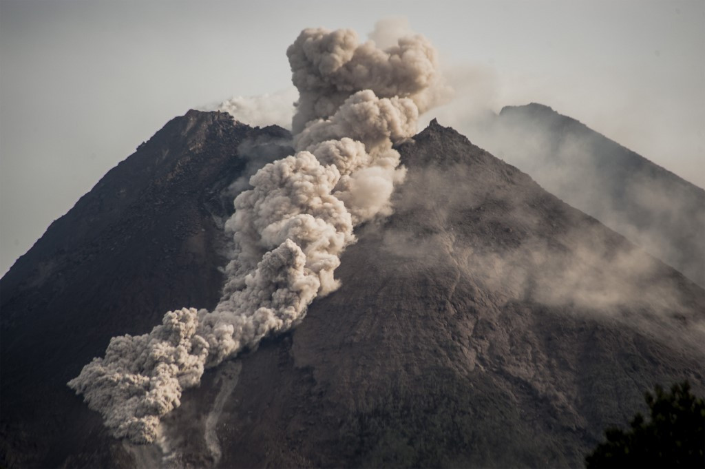 Mount Merapi  erupts spewing hot ash three kilometres away 