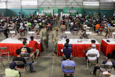 Around 2,000 individuals undergo a speedy trial for minor criminal offenses of violating health protocols at Sidoarjo Indoor Tennis Court in East Java on Jan. 28, 2021. Most of the violators were punished with Rp 100,000 (US$7.09) fines.