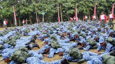 More than 500 youths from 18 districts in the Central Java regency of Purbalingga take part in military training as part of the State Defense program in Munjulluhur camping ground on Dec. 12, 2016. The government plans to recruit 25,000 people to join the military reserves program for 2021.  