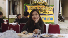 Maria (Diana Valencia), the lead character in Turut Berduka Cita, has to constantly recount the chronology of her father’s death to visitors at the funeral home.