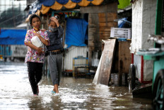 Floods trigger power outages, evacuations in Indonesia's capital