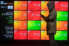 Asia stocks slip as gold slides, oil takes a spill