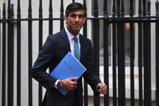Rishi Sunak unveils bid to be leader amid calls for Johnson to go now