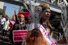 Myanmar spirit mediums take aim at military coup 