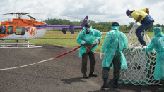 This handout photo taken on February 15, 2021 and released by the Borneo Orangutan Survival Foundation on February 23 shows conservationists handling a transport cage containing an orangutan, which was earlier flown to location via helicopter, to be released into the Bukit Batikap Protection Forest in Gunung Mas, Central Kalimantan.
