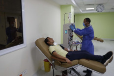 An Egyptian man who recovered from Covid-19 donates blood at the National Blood Transfusion centre in Cairo on July 22, 2020. Egypt, like the United States and a handful of other countries, is trying to fight the pandemic in part by using convalescent plasma, the watery fluid in the blood of recovered patients that is teeming with antibodies.