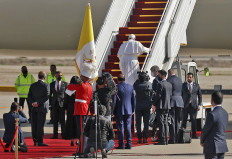  Pope Francis departs Iraq after historic trip